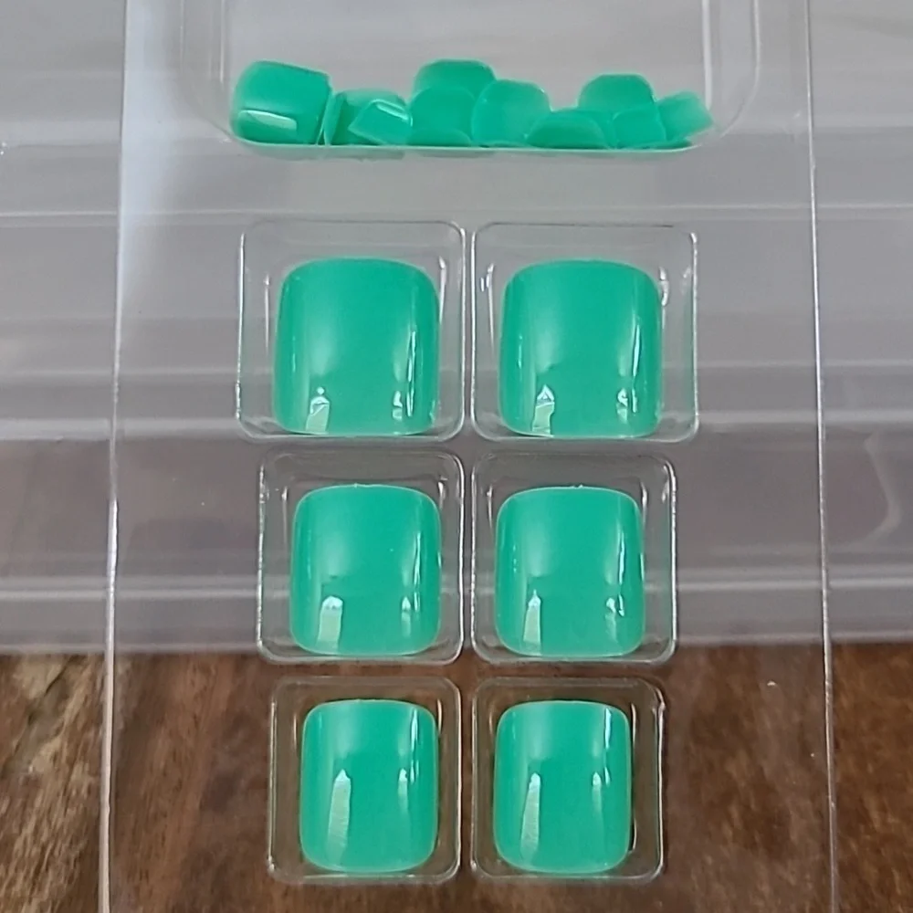 2/$16 Green Press On Toenails